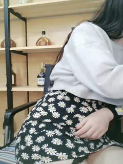 垂奶主播插著按摩棒陪哥哥聊天，下体不停震动!话题绝不中断